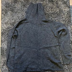 Turtle neck shirt
